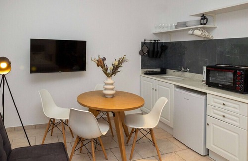 Exarhia Apartment | Phaedrus Living: Athens City Studios Angel