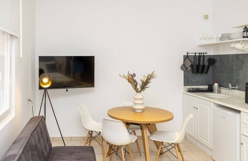 Exarhia Apartment | Phaedrus Living: Athens City Studios Angel