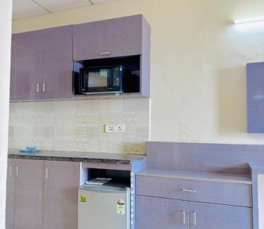 Greater Noida Apartment | Phantom stays