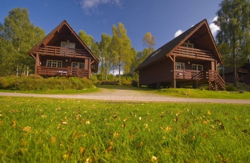 Tomich Ski Chalet | Pheasant Lodge - a woodland lodge that sleeps 6 guests in 3 bedrooms