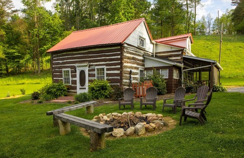 Bristol Cabin | Pheasant Tail Cabin 3bd/2ba, firepit, perfect for anglers w/wading river access