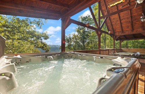 Zoe Cabin | Phenomenal View! Hot Tub, Pool Table, Bar, Internet, Second Den, Satellite TV