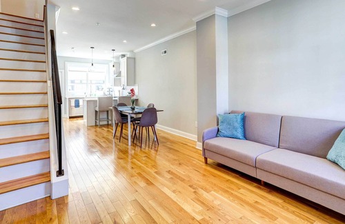 East Passyunk Crossing House | Philadelphia Townhome w/ Cityscape Views!
