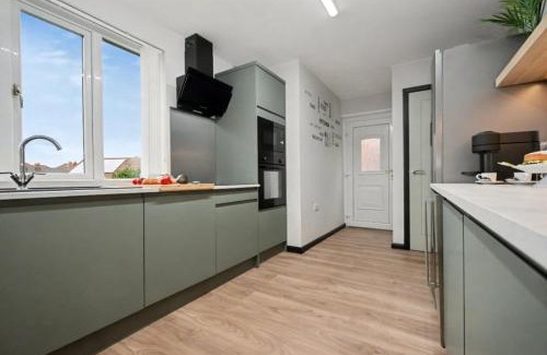 Stanley House | Philip Garth 3 Bed with parking