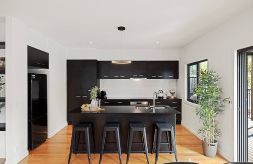 Cowes House | Phillip Island - Contemporary beach house with modern amenities + Outdoor Spa