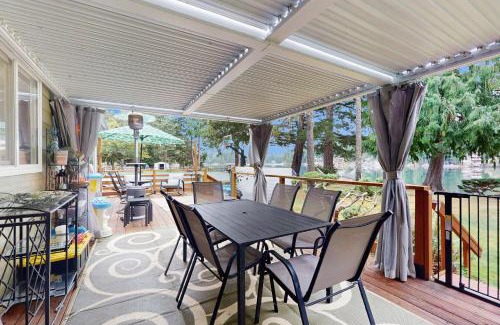 Shelton House | Phillips Lake Escape