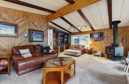 Shelton House | Phillips Lake Escape