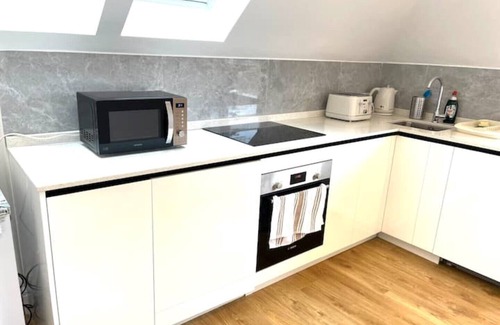 Carshalton Central Apartment | Phlox Garden Flat 4