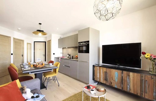 Bergers Apartment | PHOA12 A south-facing cocoon in the heart of the Alpe ski in/ski out residence *