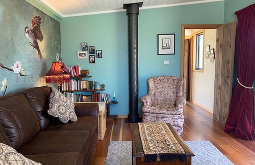 Mallacoota Cottage | Phoenix Cottage Bastion Point