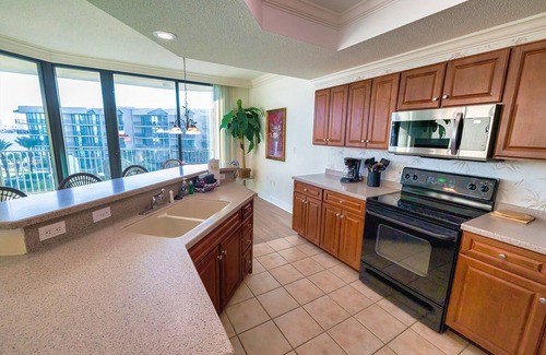 Orange Beach Apartment | Phoenix on the Bay Million Dollar W/Boat Slip Owner Managed
