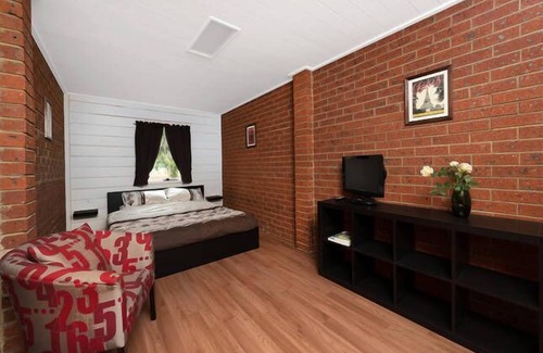 Ballan Cabin | Phoenix Park Ballan - Group Accomodation, Festival venue, Retreat