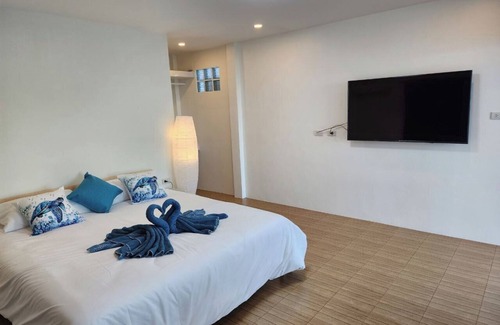 Wichit Villa | Phuket Beachfront Retreat - Manta Seaview Suite