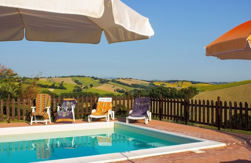 Montecarotto House | Piagge Del Sole: Beautiful farmhouse in the countryside with swimming pool