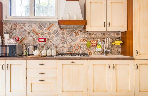 Carpi Apartment | Piano Terra Moderno con Ampi Spazi e Luminosità