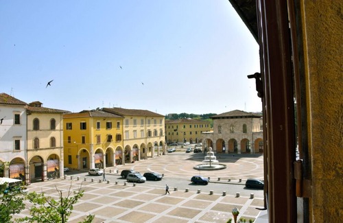 Colle di Val d'Elsa Apartment | - Piazza Arnolfo 1932-