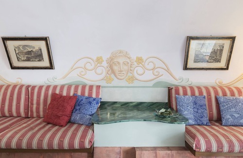 Rione III Colonna Apartment | Piazza Colonna Apartment - Charme Holidays