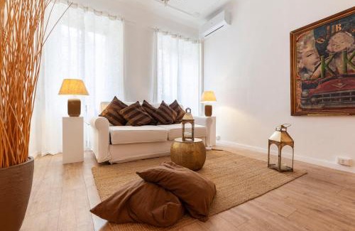 Rione III Colonna Apartment | Piazza di Spagna Historic Flat