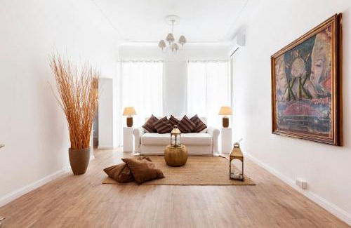 Rione III Colonna Apartment | Piazza di Spagna Historic Flat
