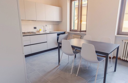 Desenzano del Garda Apartment | Piazza Garibaldi - Three Bedroom Apartment, Sleeps 6