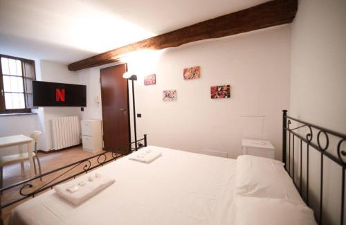Parma City Centre Apartment | [Piazza Garibaldi] free Wi-fi and Netflix