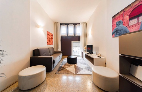 Historic Center Apartment | Piazza Maggiore View - Domus by ImmoBo - Bologna Center