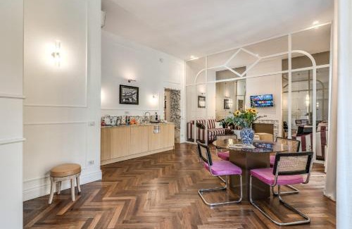 Rione II Trevi Apartment | Piazza Venezia Luxe Apartment