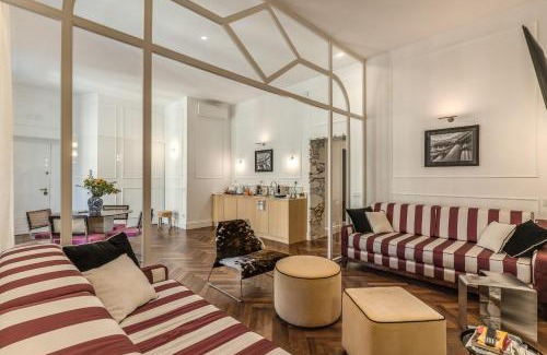 Rione II Trevi Apartment | Piazza Venezia Luxe Apartment