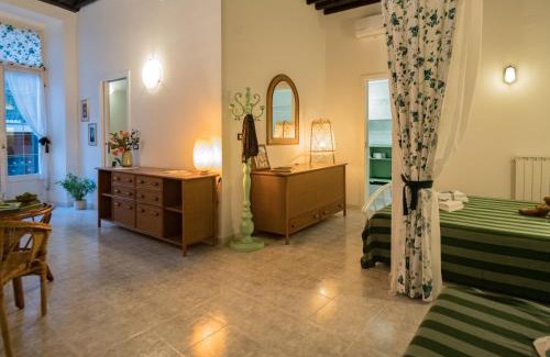 Borgo Antico Apartment | Picabon Apartment with AC and Balcony