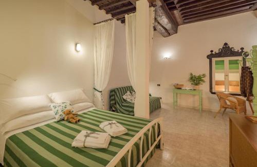 Borgo Antico Apartment | Picabon Apartment with AC and Balcony
