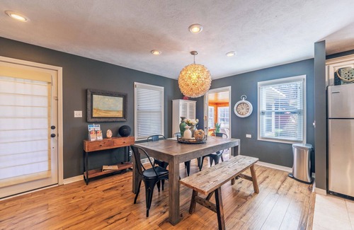 Douglas House | Piccolo Cottage - Great Location - Walking distance to Douglas Beach!