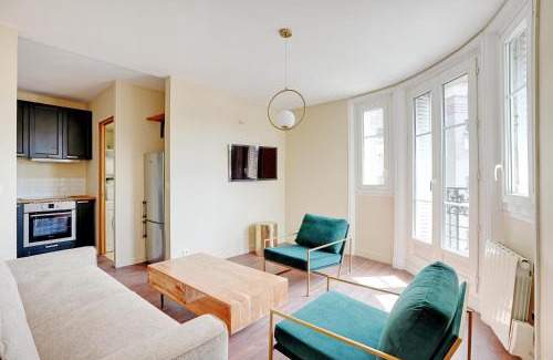 Les Puces de Saint-Ouen Apartment | Pick A Flat's Apartment in Saint-Ouen - Rue des Rosiers