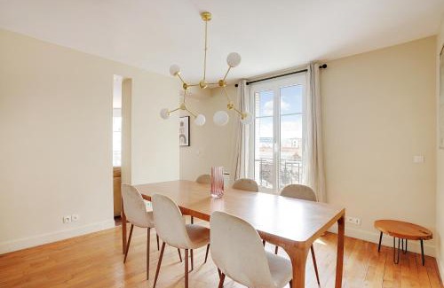Les Puces de Saint-Ouen Apartment | Pick A Flat's Apartment in Saint-Ouen - Rue des Rosiers