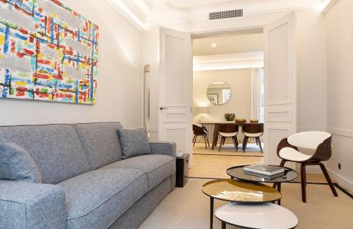 Saint-Thomas-d'Aquin Apartment | Pick A Flat's Apartment in Saint-Germain, Bon Marché - Rue de Babylone