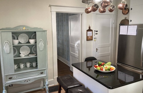 Murfreesboro Cottage | Picket Fence Cottage~ walk to MTSU and the downtown square!