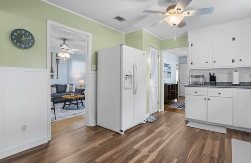 Gulfport House | Pickleball~Basketball~Pool table~Air hockey~Bbq~Firepit~Beachfront near Casino
