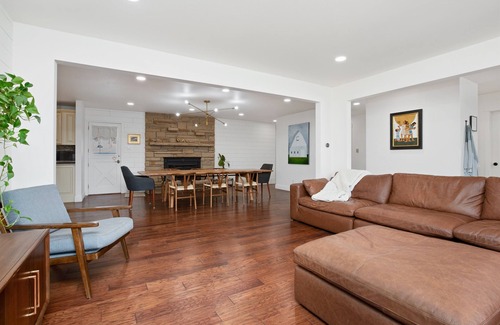 Windsor House | Pickleball Court ~ Large Group Luxury ~ Courtside Estates