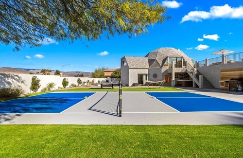 Bermuda Dunes House | Pickleball, huge yard w/games, cool pool vibes