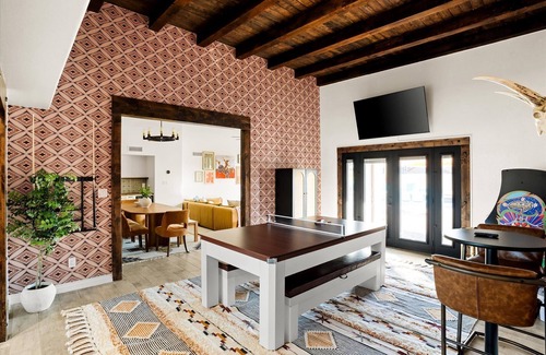 Glendale House | Pickleball Paradise! Sleeps 16 | Pool & Hot Tub