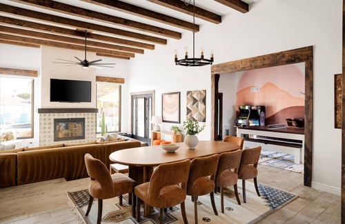 Glendale House | Pickleball Paradise! Sleeps 16 | Pool & Hot Tub