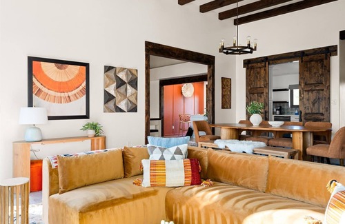 Glendale House | Pickleball Paradise! Sleeps 16 | Pool & Hot Tub