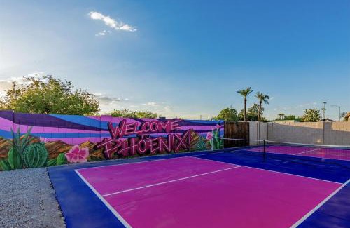 Bel Air House | Pickleball, Sparkling Pool, Mini Putt and Sleeps14