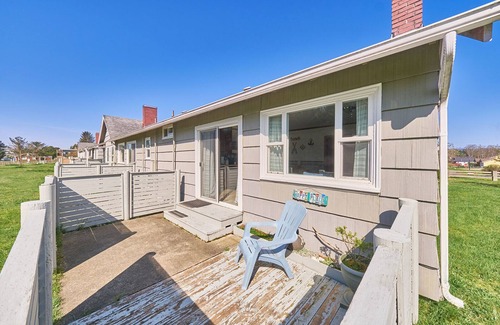 Long Beach House | PICKLEBALL! Walk to Beach, Fireplace, BBQ (ANC#7)