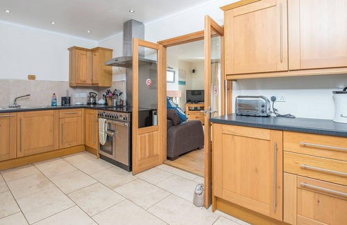 St Brides House | Pickleridge View, Holiday Home Dale, Sleeps 10, 5 bedrooms, bathrooms