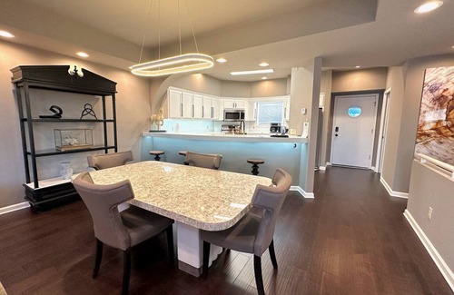 Counce House | Pickwick Lake Front Estate w/water views, boatslip & pool 3 mi to State Park