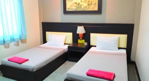 Tha Thaewawong Hotel | Picnic Sriracha Hotel