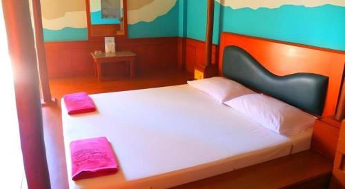 Tha Thaewawong Hotel | Picnic Sriracha Hotel