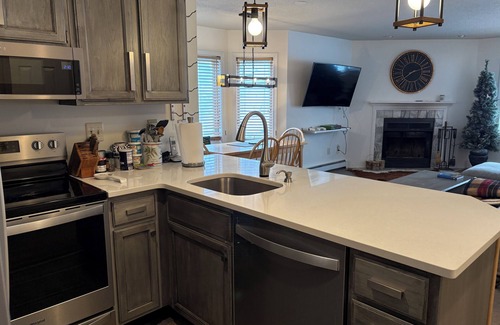 Killington Condo | Pico F305, wonderful updated unit with ski on ski off access to Pico Mountain.