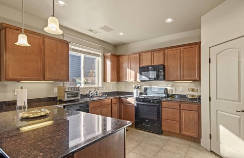 Flagstaff House | Pico in the Pines, pet friendly and cozy fireplace