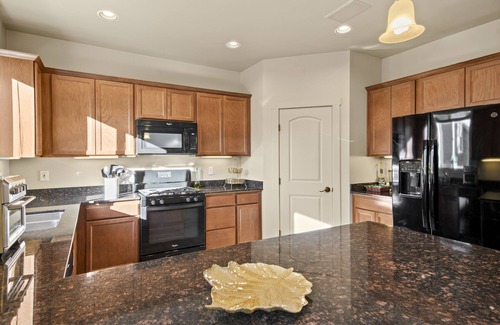 Flagstaff House | Pico in the Pines, pet friendly and cozy fireplace